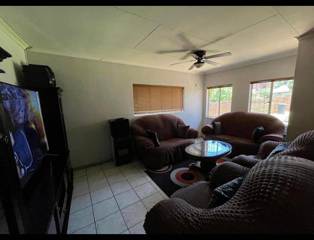 4 BEDROOM TOWNHOUSE FOR SALE IN BRONKHORSTSPRUIT